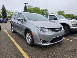 Used 2019 Chrysler Pacifica Touring-L w/ Advanced Safetytec Group image 1
