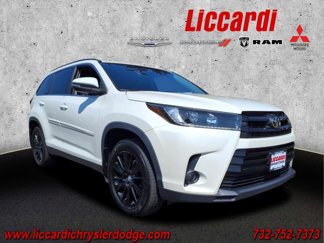 Used 2019 Toyota Highlander SE image 1