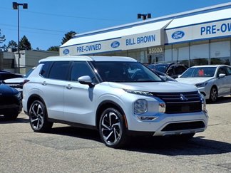 Used 2022 Mitsubishi Outlander SE image 1