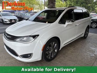 Used 2017 Chrysler Pacifica Limited w/ UConnect Theater Package image 1