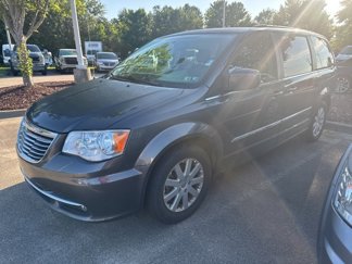 Used 2016 Chrysler Town & Country Touring image 1