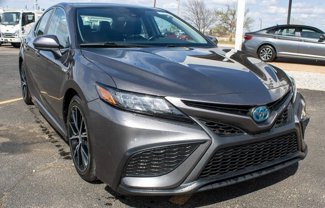 Used 2021 Toyota Camry SE image 1