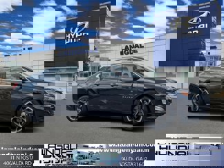Used 2023 Chevrolet Malibu LT image 1