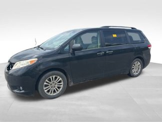 Used 2012 Toyota Sienna XLE image 1