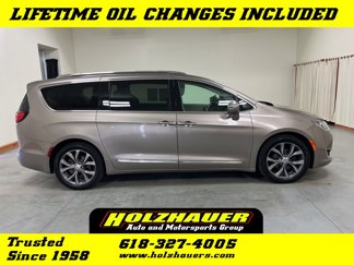 Used 2018 Chrysler Pacifica Limited image 1