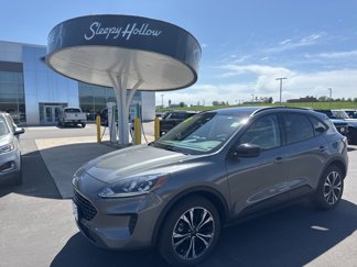 Used 2022 Ford Escape SE w/ SE Sport Appearance Package image 1