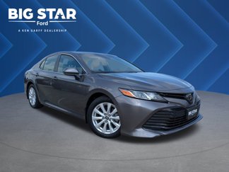Used 2018 Toyota Camry LE image 1