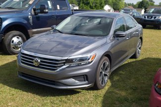 Used 2021 Volkswagen Passat 2.0T SE image 1