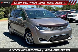 Used 2017 Chrysler Pacifica Limited image 1