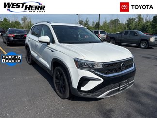 Used 2022 Volkswagen Taos SE w/ Panoramic Sunroof Package image 1