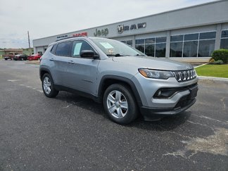 Used 2022 Jeep Compass Latitude w/ Convenience Group image 1