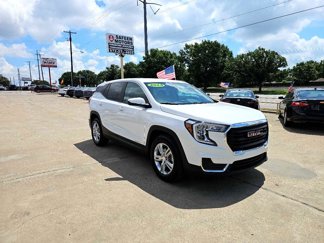 Used 2024 GMC Terrain SLE image 1