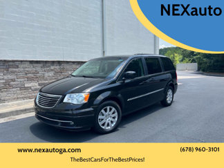 Used 2015 Chrysler Town & Country Touring image 1