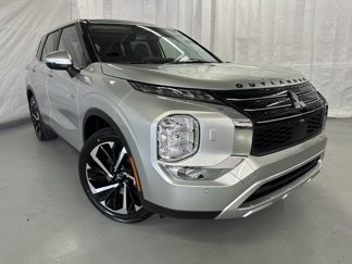 New 2025 Mitsubishi Outlander SE image 1