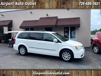Used 2014 Chrysler Town & Country Touring image 1