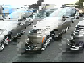 Used 2017 Chrysler Pacifica Touring-L image 1