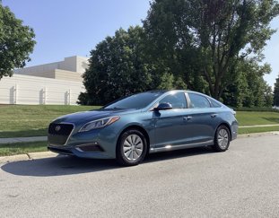 Used 2016 Hyundai Sonata SE image 1