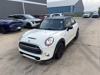 Used 2016 MINI Cooper S image 1