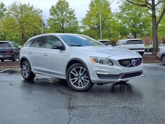 Used 2017 Volvo V60 T5 Cross Country Platinum image 1