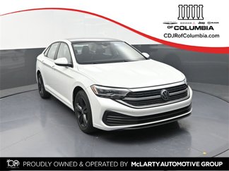 Used 2024 Volkswagen Jetta SE w/ Panoramic Sunroof Package image 1