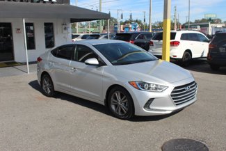 Used 2017 Hyundai Elantra SE image 1
