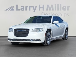 Used 2017 Chrysler 300 Limited image 1