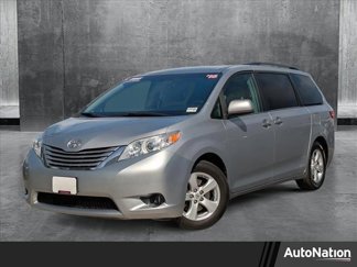 Used 2016 Toyota Sienna LE image 1
