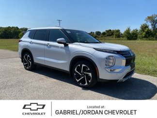 Used 2023 Mitsubishi Outlander SE image 1