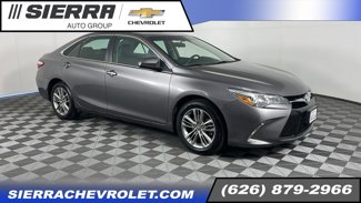 Used 2017 Toyota Camry SE image 1