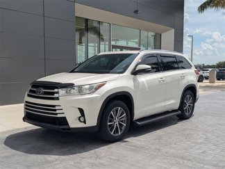 Used 2017 Toyota Highlander XLE image 1