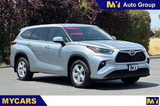 Used 2021 Toyota Highlander LE image 1