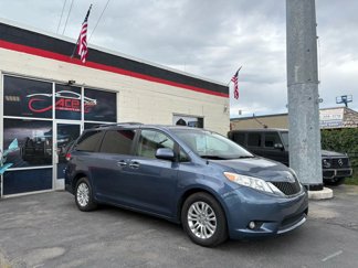 Used 2014 Toyota Sienna XLE image 1