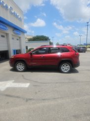 Used 2017 Jeep Cherokee Sport image 1