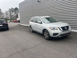 Used 2020 Nissan Pathfinder SV image 1