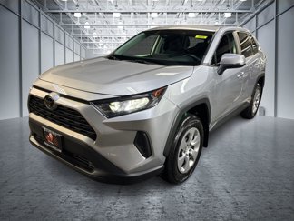 Used 2022 Toyota RAV4 LE image 1