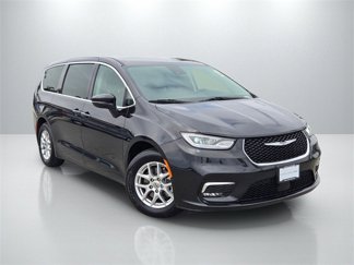 Used 2023 Chrysler Pacifica Touring-L image 1