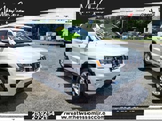 Used 2019 Jeep Grand Cherokee Laredo image 1