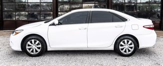 Used 2016 Toyota Camry LE image 1