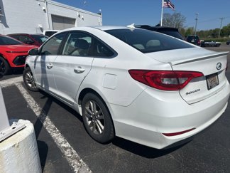 Used 2015 Hyundai Sonata SE image 1