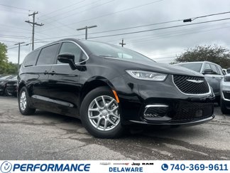 New 2026 Chrysler Pacifica Select image 1