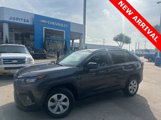 Used 2020 Toyota RAV4 LE image 1