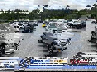 Used 2020 Volkswagen Tiguan SE image 1