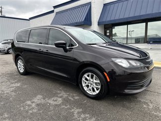 Used 2017 Chrysler Pacifica Touring image 1