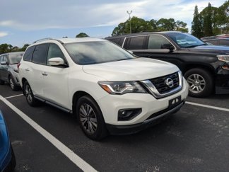 Used 2018 Nissan Pathfinder SV image 1