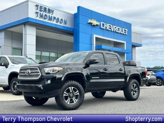 Used 2017 Toyota Tacoma TRD Sport image 1