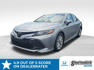 Used 2018 Toyota Camry LE image 1