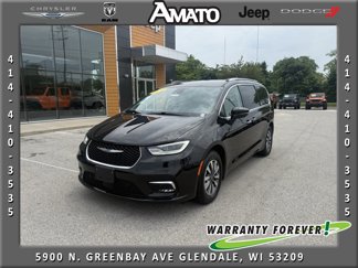 Used 2021 Chrysler Pacifica Touring-L image 1