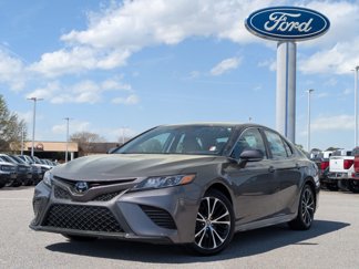 Used 2020 Toyota Camry SE w/ Cold Weather Package image 1