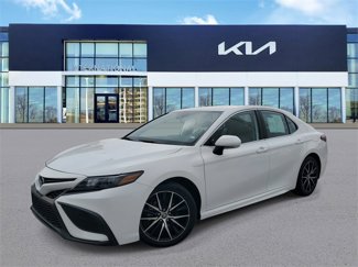 Used 2023 Toyota Camry SE image 1