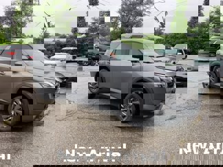 Used 2022 Nissan Pathfinder SV image 1